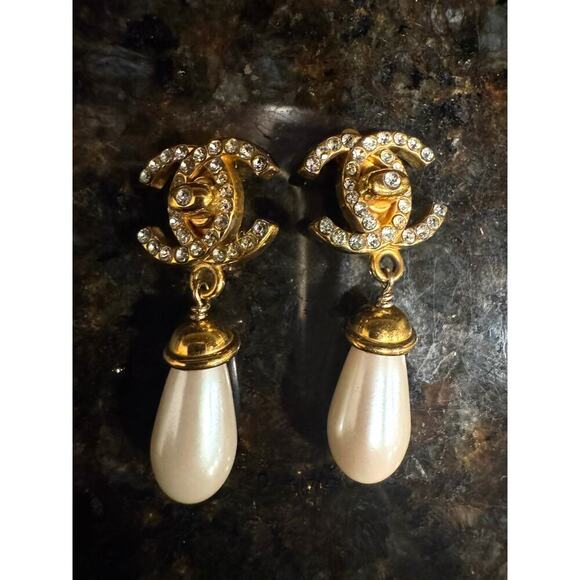 Chanel Vintage Rhinestone and Faux Pearl Turnlock Clip On Earrings 96A - Picture 2 of 5